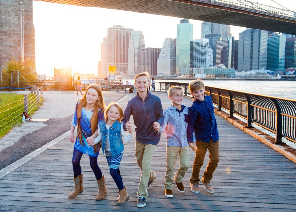 Large Family Photos at Brooklyn Bridge 