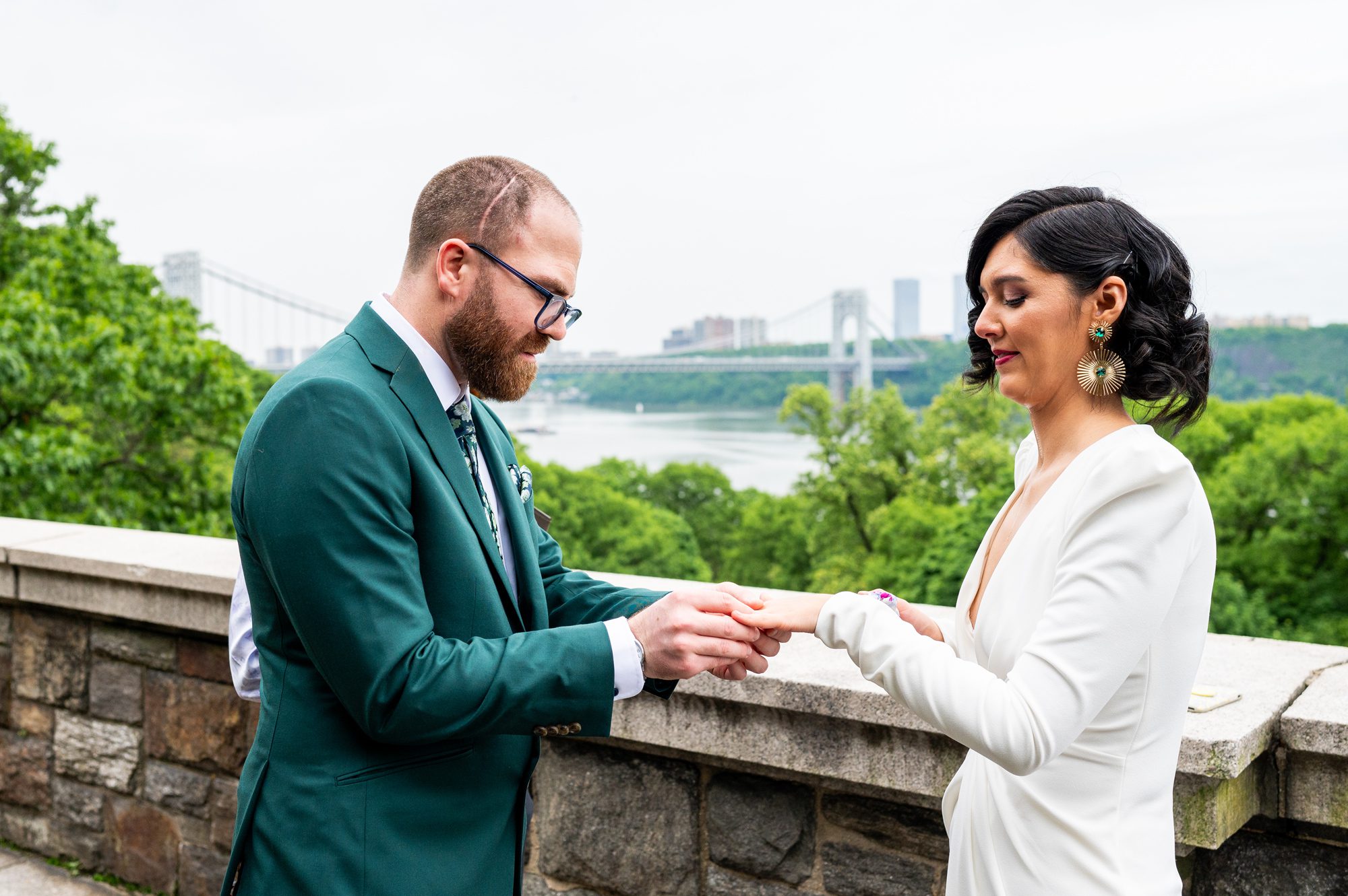Couple exchanging rings in Fort Tryon Park 