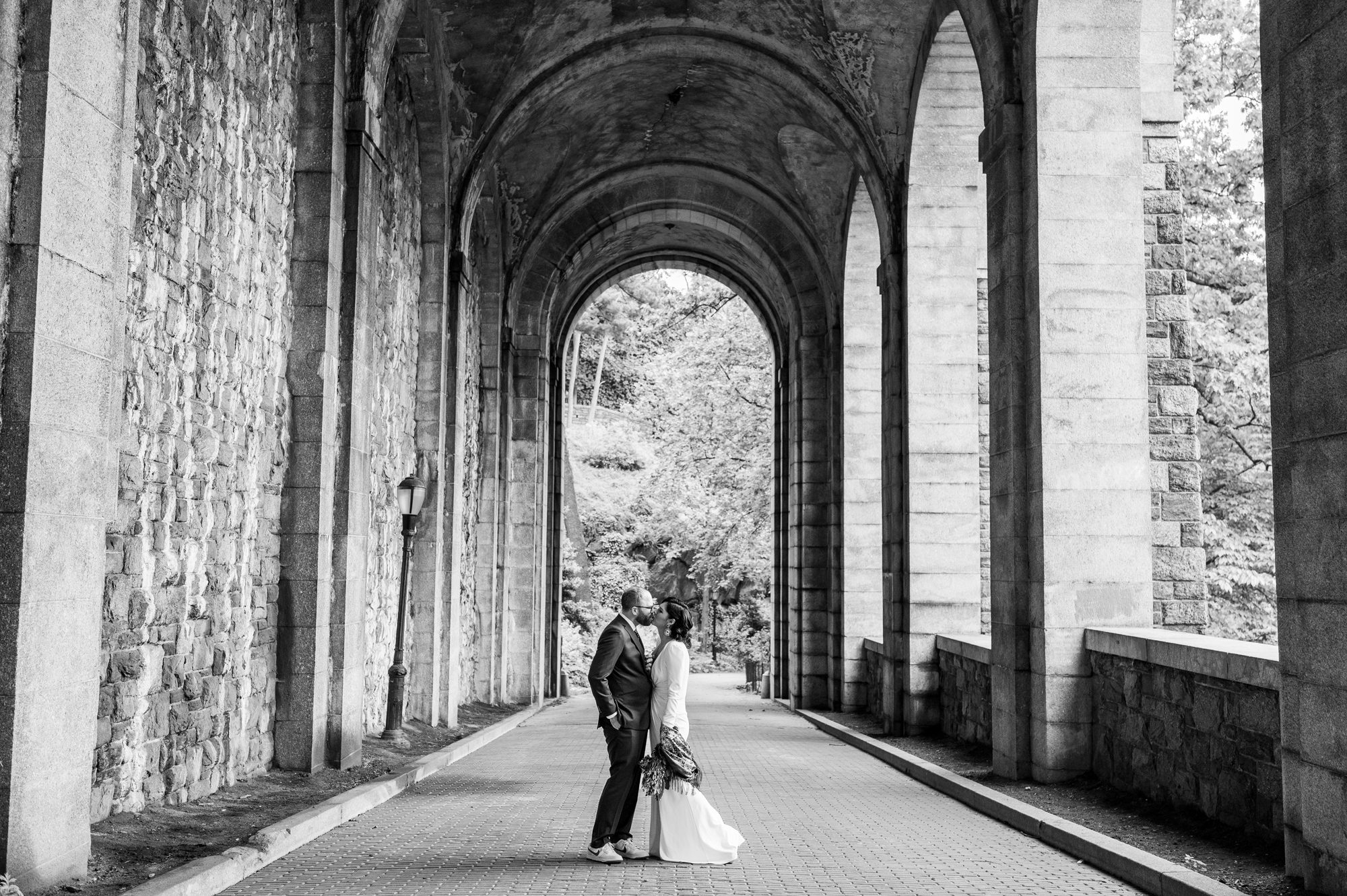 Black and white wedding photos in Fort Tryon Park under the archways
