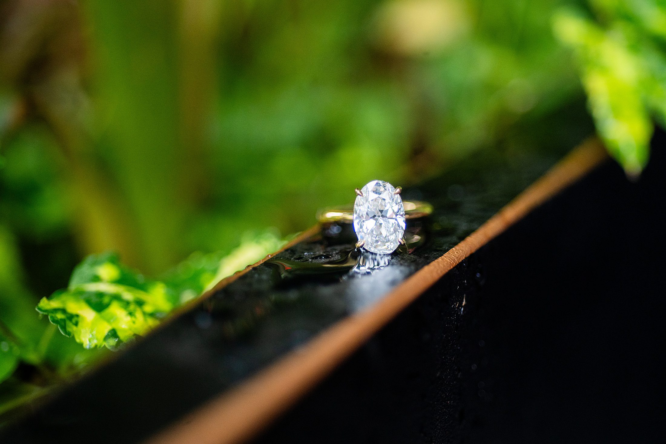 Oval engagement ring 